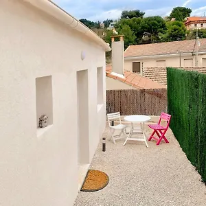 https://charme-pittoresque.fr-provencehotel.com